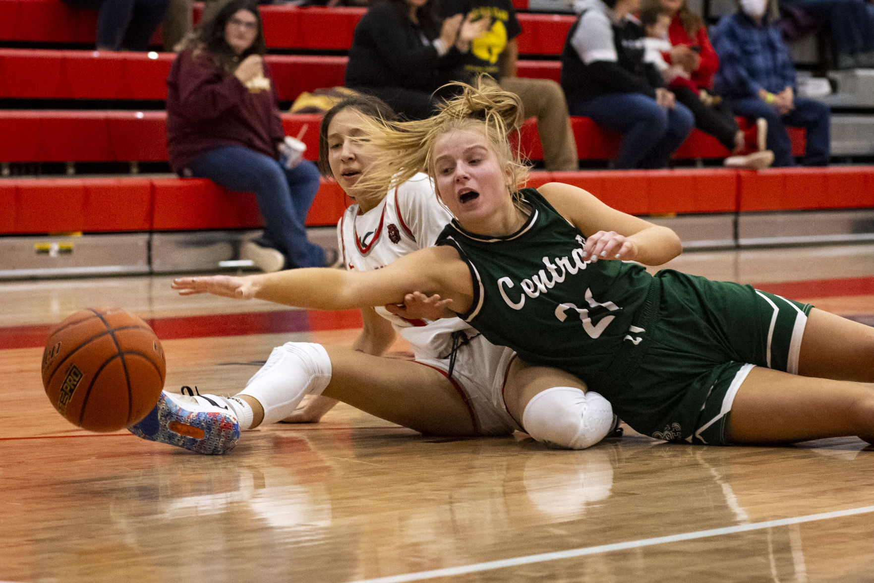 010422-spt-CentralVsLockwoodGirls01msc.jpg